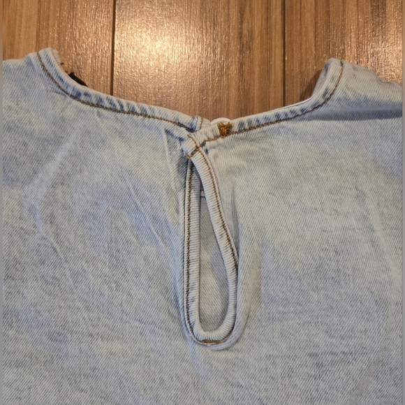 💚 NWT We Wore What Light Blue Denim Crop Top - Picture 8 of 10